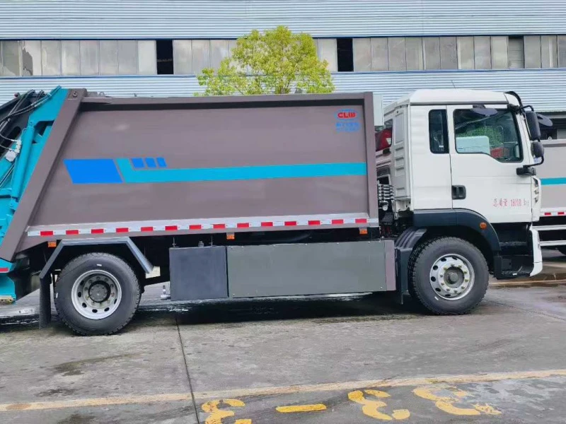 HOWO 4x2 Electric Rear Loading Compactor Truck