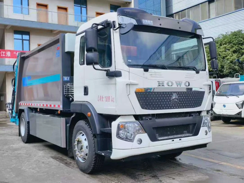 HOWO 4x2 Electric Rear Loading Compactor Truck
