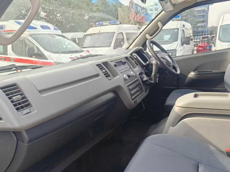 Foton G9 Right-Hand Drive Ambulance8 Foton G9 Right-Hand Drive Ambulance8