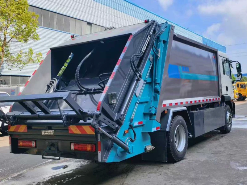 HOWO 4x2 Electric Rear Loading Compactor Truck