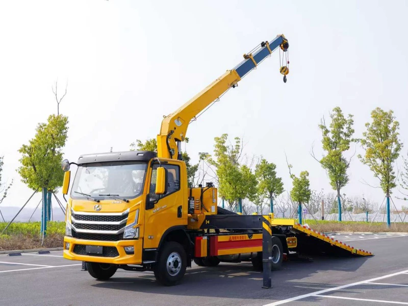 SAIC Yuejin 4x2 Light-Duty Crane & Rollback Tow Truck 7 SAIC Yuejin 4x2 Light-Duty Crane & Rollback Tow Truck 7