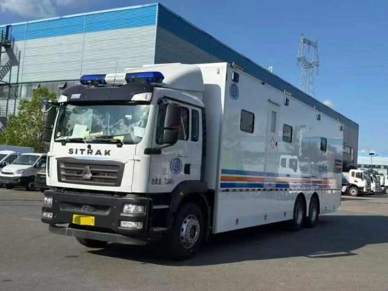 8.6m Sinotruk Mobile Medical Examination Vehicle
