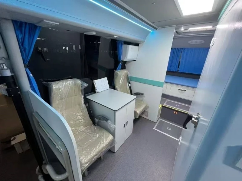 8.2-Meter Mobile Medical Examination Vehicle