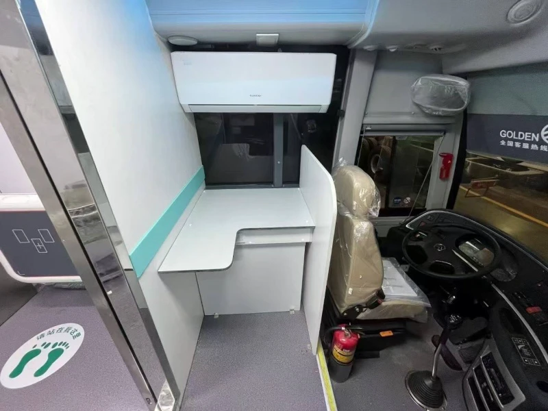 8.2-Meter Mobile Medical Examination Vehicle