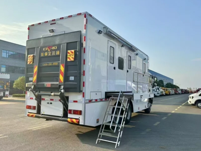 8.6m Sinotruk Mobile Medical Examination Vehicle 4 8.6m Sinotruk Mobile Medical Examination Vehicle 4