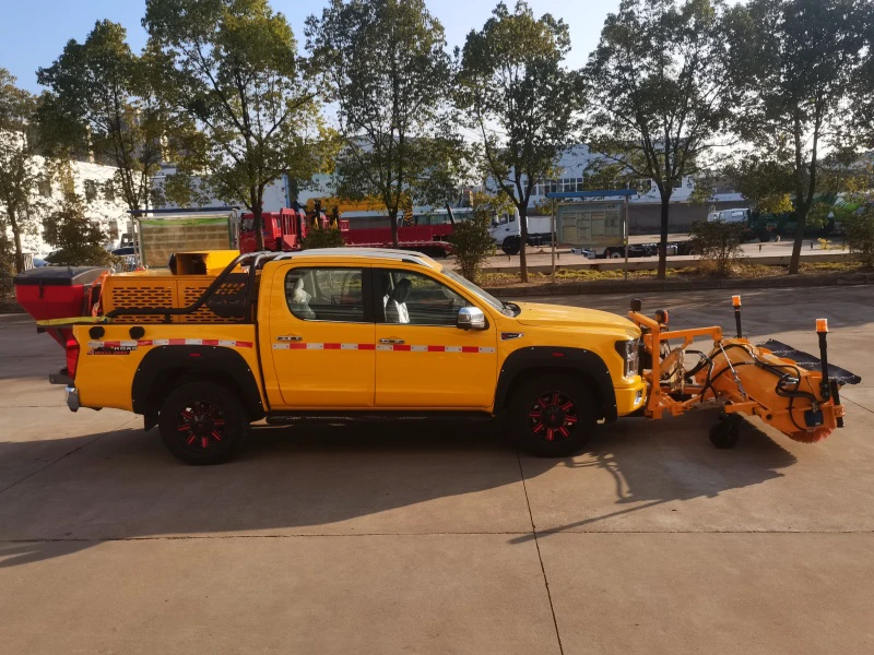 Foton 4x4 Snow Plow and De-icing Spreader Combination Vehicle