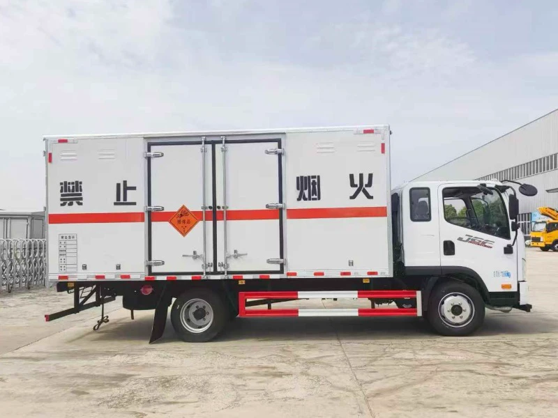 FAW 4x2 Medium-Duty Dangerous Goods Transport Vehicle