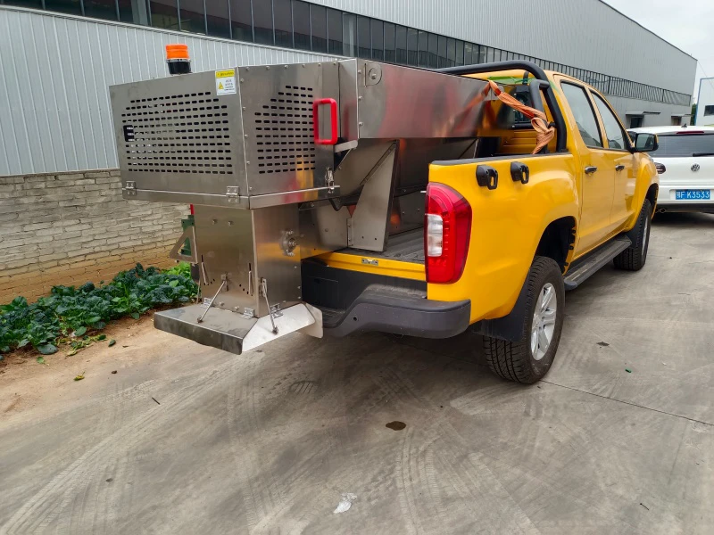 Foton 4x4 Snow Plow and De-icing Spreader Combination Vehicle