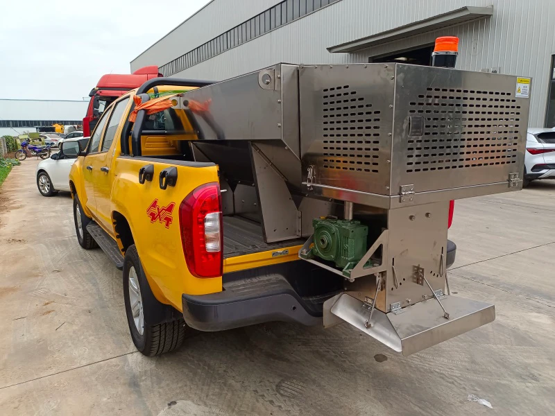 Foton 4x4 Snow Plow and De-icing Spreader Combination Vehicle