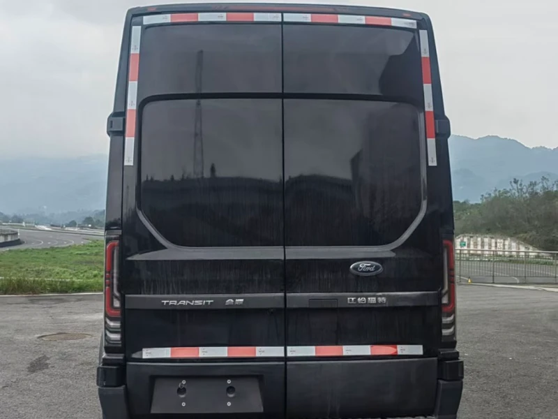 Ford Transit T8 Refrigerated Van04 Ford Transit T8 Refrigerated Van04