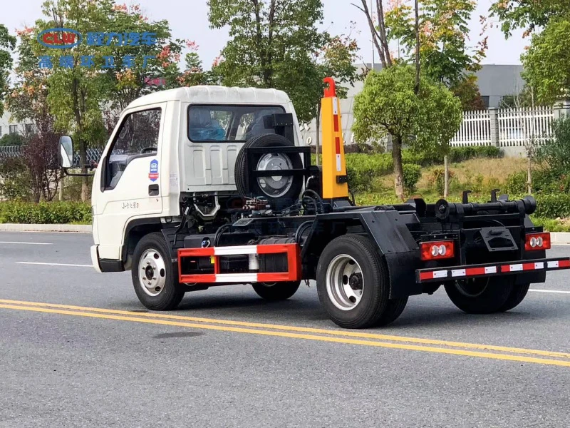 Foton 4×2 3/4 m³ Hook-Arm Garbage Truck