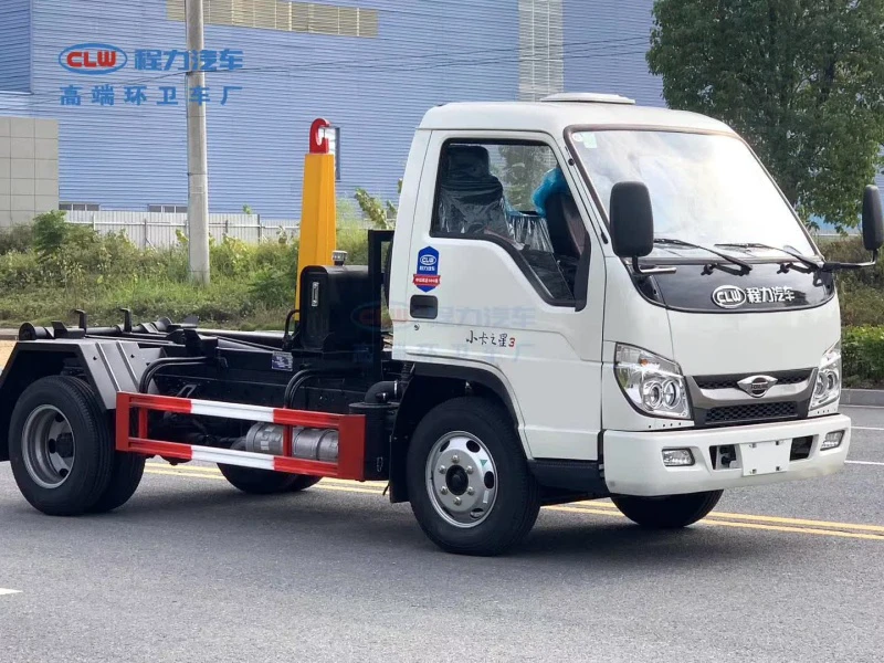 Foton 4×2 3/4 m³ Hook-Arm Garbage Truck