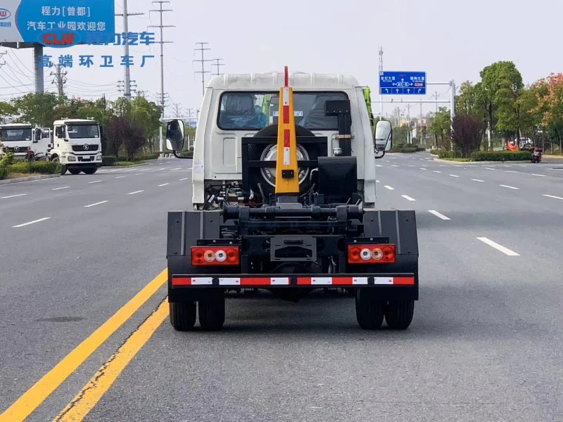 Foton 4×2 3/4 m³ Hook-Arm Garbage Truck