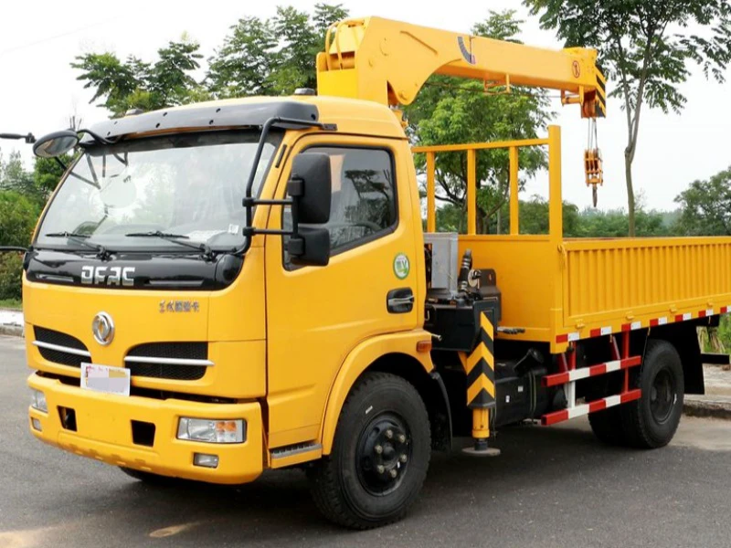 DFAC 2T and 3.2T Small Truck-Mounted Crane