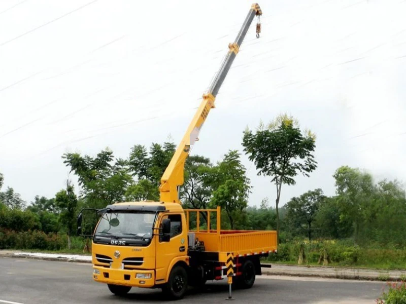 DFAC 2T and 3.2T Small Truck-Mounted Crane