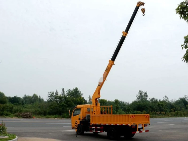 DFAC 2T and 3.2T Small Truck-Mounted Crane