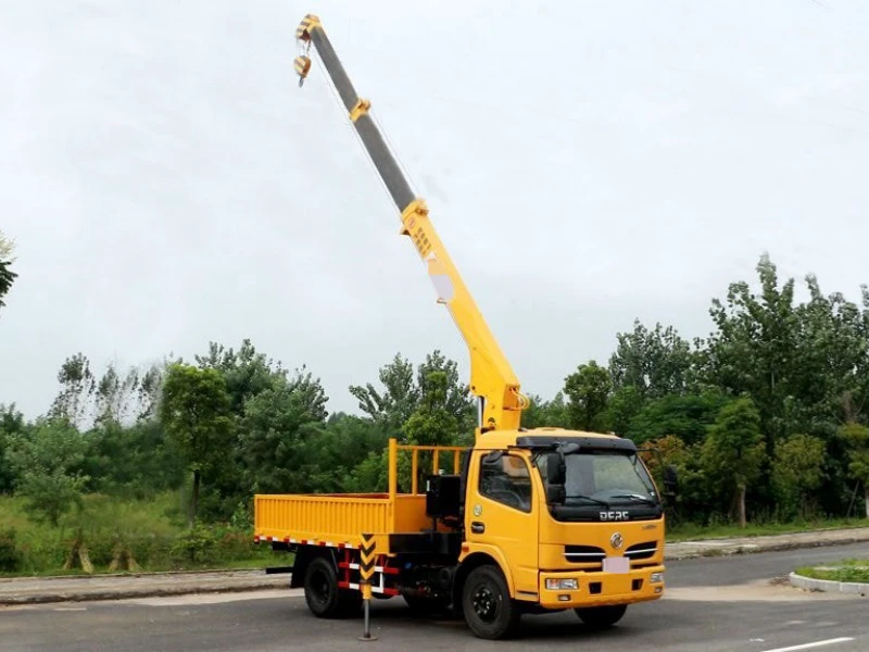 DFAC 2T and 3.2T Small Truck-Mounted Crane