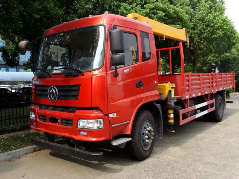 DFAC 6.3-Ton Truck-Mounted Crane with XCMG 6.3-Ton Crane