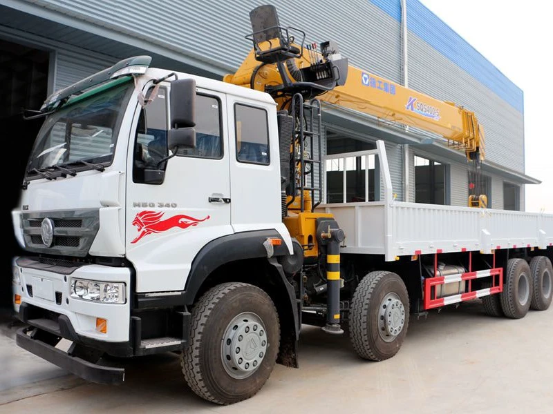 Sinotruk 8×4 16-ton truck-mounted crane with 16-ton XCMG crane