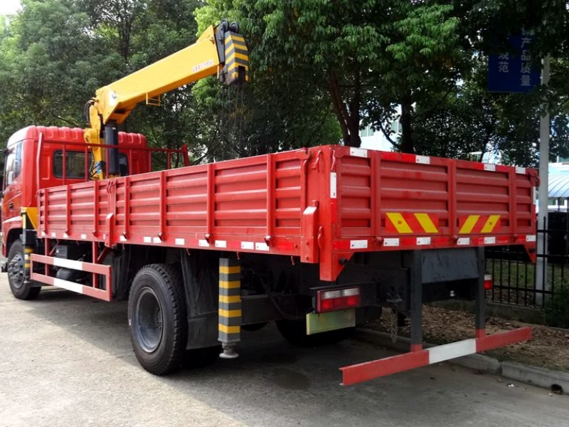 DFAC 6.3-Ton Truck-Mounted Crane with XCMG 6.3-Ton Crane