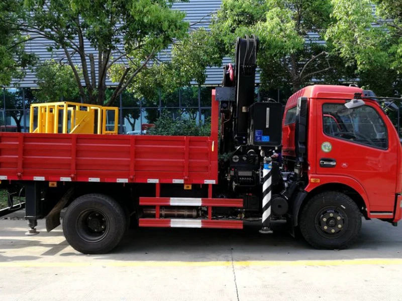 DFAC 5-Ton Knuckle Boom Truck Crane with XCMG Articulating Crane