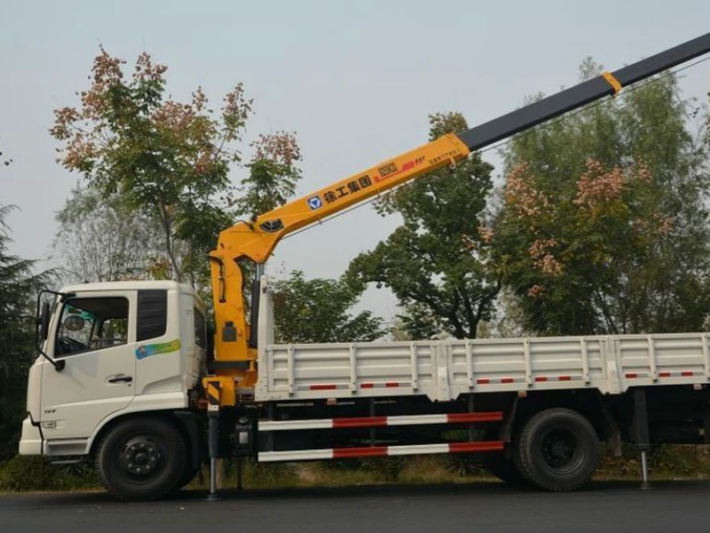 DFAC 8-Ton Truck-Mounted Crane with XCMG 8-Ton Crane