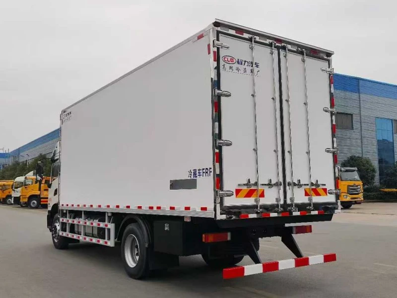 DFAC 4×2 Refrigerator Truck with 6.8m Cargo Box 03 DFAC 4×2 Refrigerator Truck with 6.8m Cargo Box 03