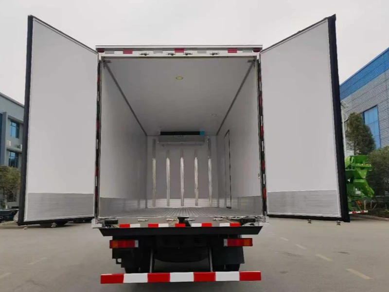DFAC 4×2 Refrigerator Truck with 6.8m Cargo Box 04 DFAC 4×2 Refrigerator Truck with 6.8m Cargo Box 04