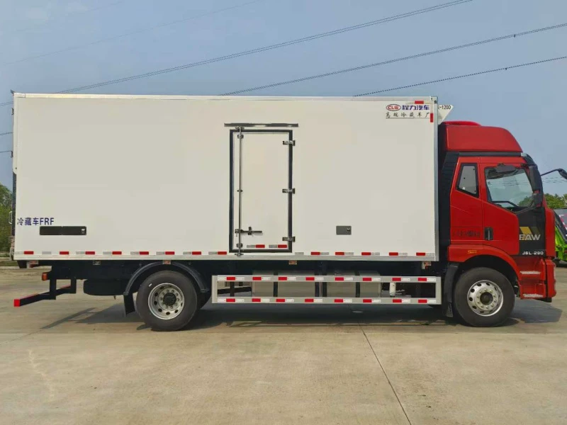 FAW 4×2 Refrigerator Truck with 6.8m Cargo Box