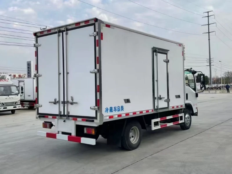 Isuzu 4×2 Refrigerator Truck with 4.2m Cargo Box