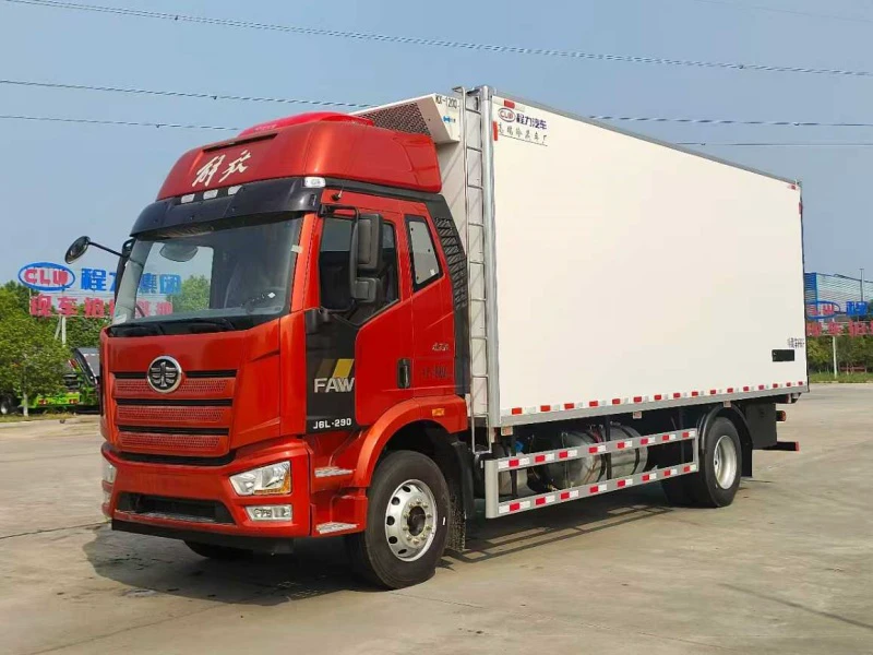 FAW 4×2 Refrigerator Truck with 6.8m Cargo Box