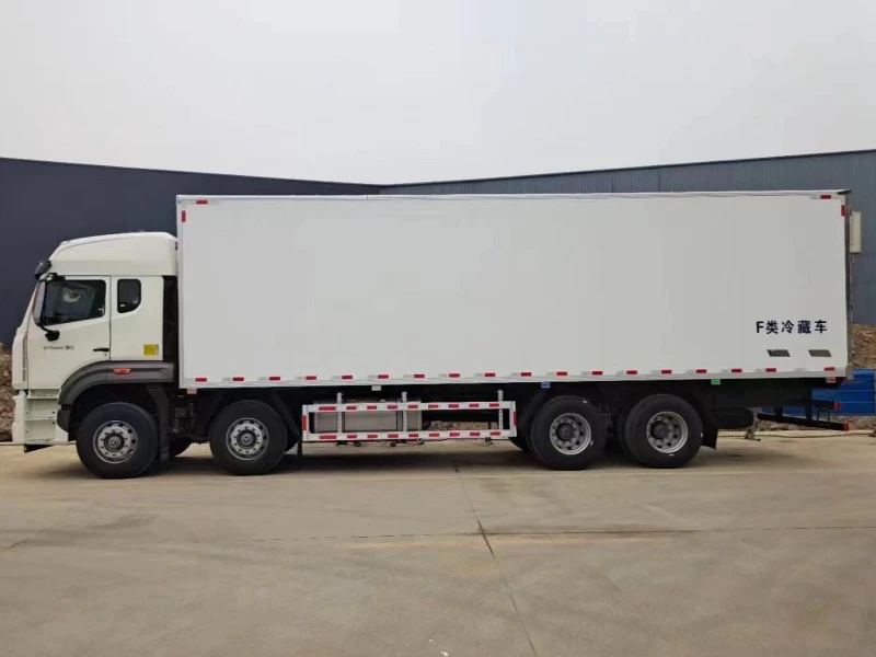 Sinotruk 8×4 Refrigerator Truck