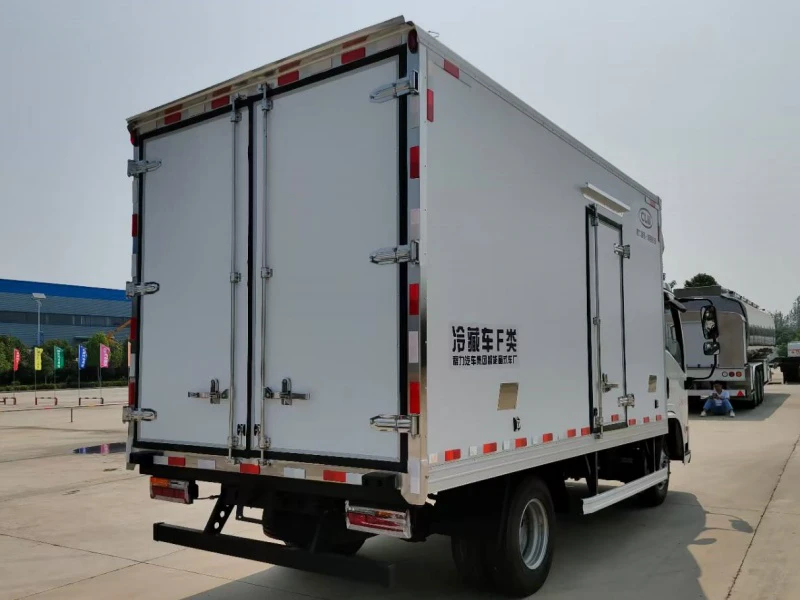 SHACMAN 4x2 Refrigerated Truck