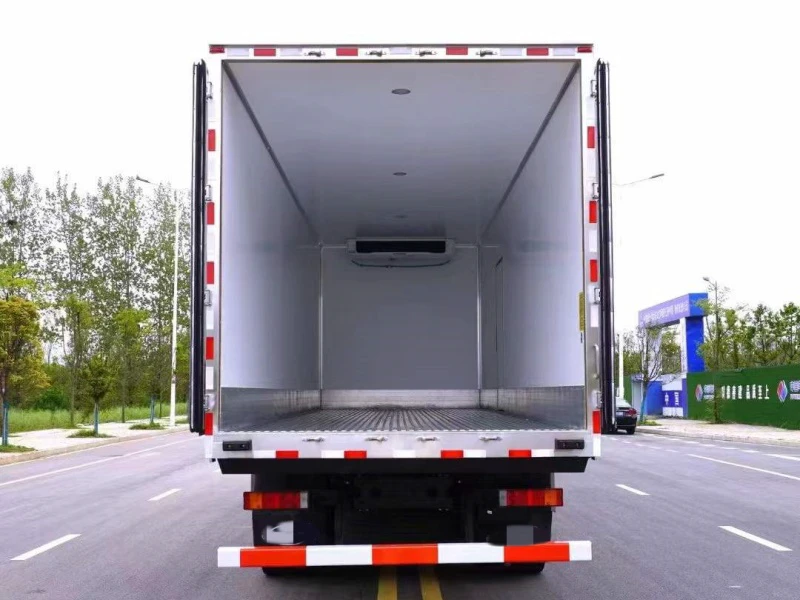 DFAC 8x4 Refrigerated Truck