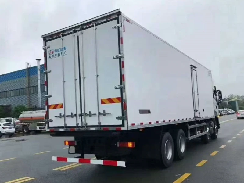 DFAC 8x4 Refrigerated Truck