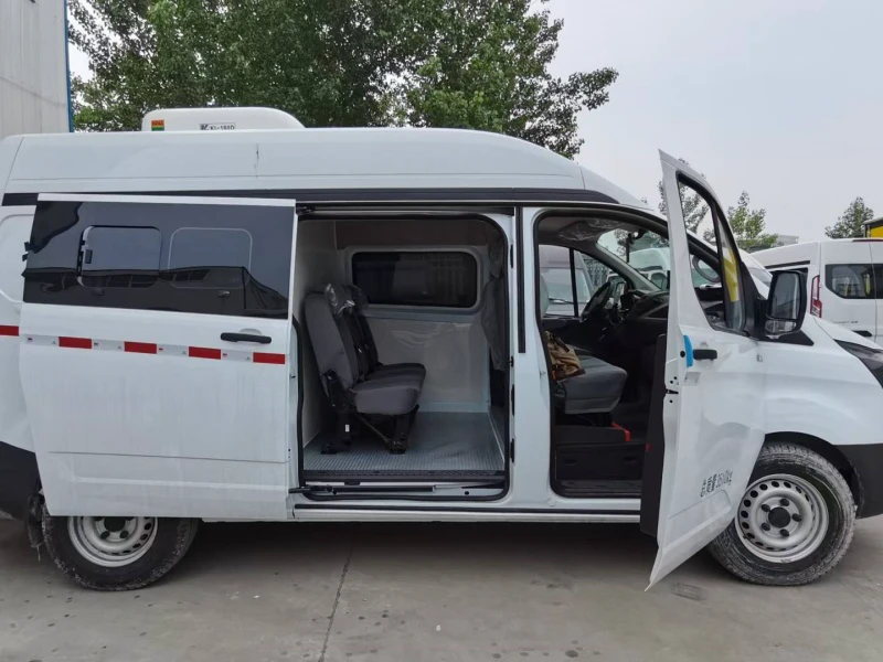 V362 Vaccine Refrigerated Truck 07 V362 Vaccine Refrigerated Truck 07