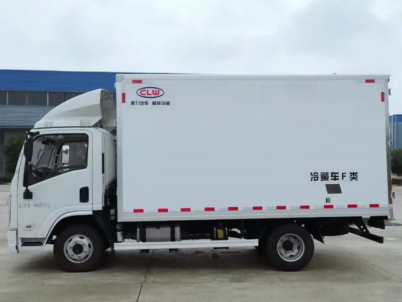 SHACMAN 4x2 Refrigerated Truck