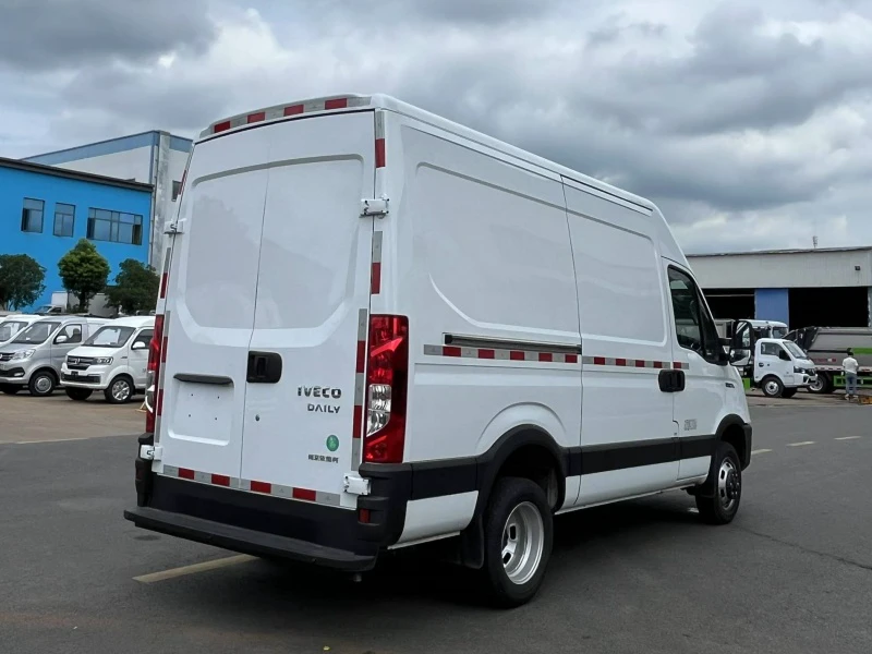 Iveco V42 refrigerated van