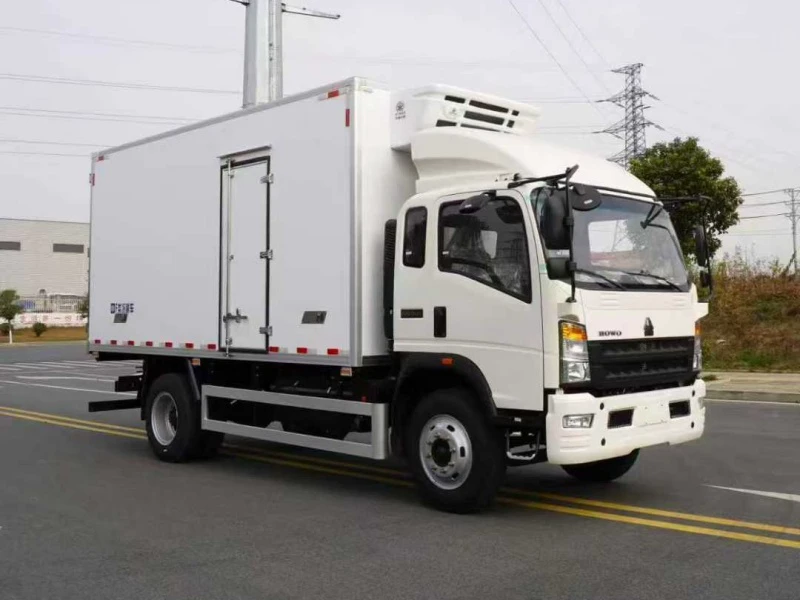 Sinotruk 4x2 5m Refrigerated Truck
