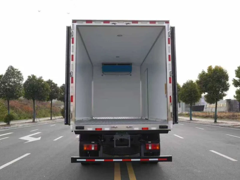 Sinotruk 4x2 5m Refrigerated Truck