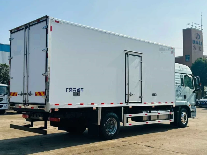 Sinotruk Howo TS7 refrigerated truck 03 Sinotruk Howo TS7 refrigerated truck 03