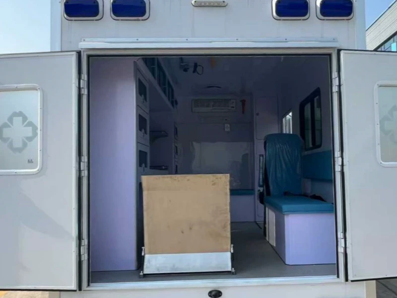 IVECO 4x4 Thunder Shelter Ambulance 06 IVECO 4x4 Thunder Shelter Ambulance 06