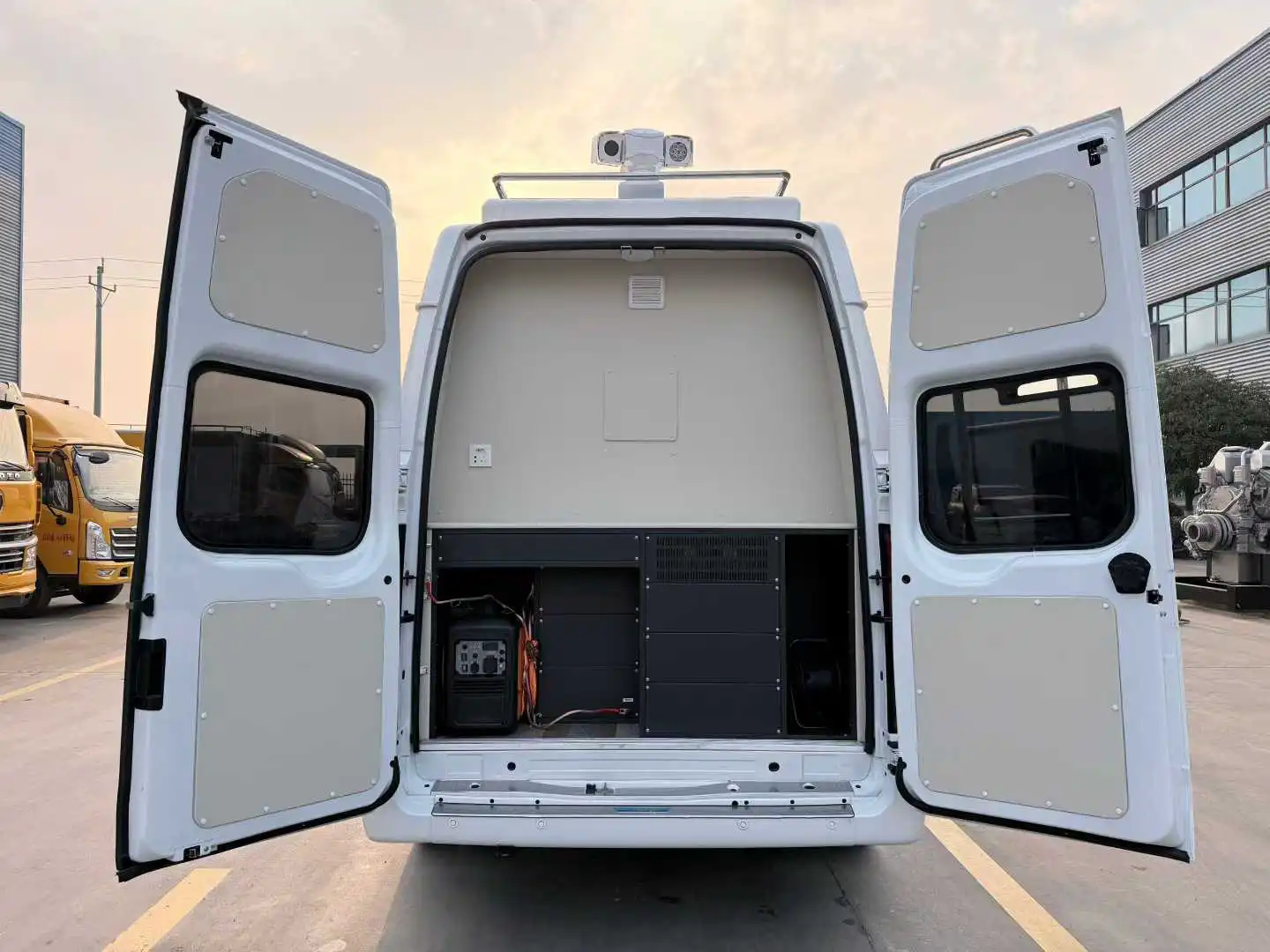 JMC 4×2 Communication Command Vehicle 03 JMC 4×2 Communication Command Vehicle 03