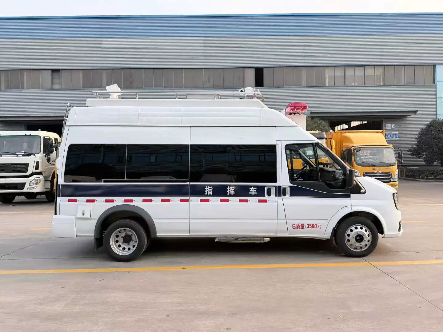 JMC 4×2 Communication Command Vehicle 04 JMC 4×2 Communication Command Vehicle 04