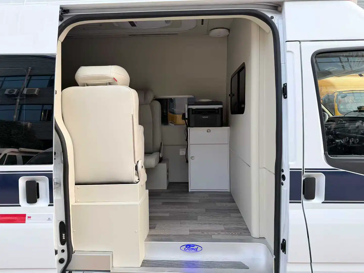 JMC 4×2 Communication Command Vehicle 06 JMC 4×2 Communication Command Vehicle 06