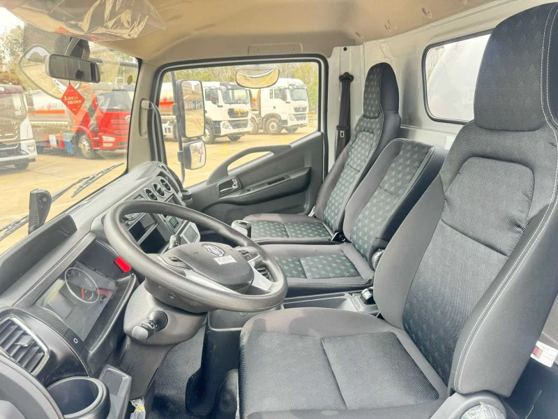 DFAC 4x2 Dangerous Goods Box Truck