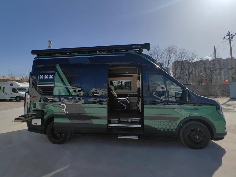 Ford 4x2 T8 Class B Motorhome