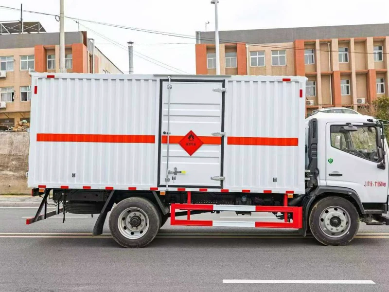 DFAC 4x2 Dangerous Goods Box Truck