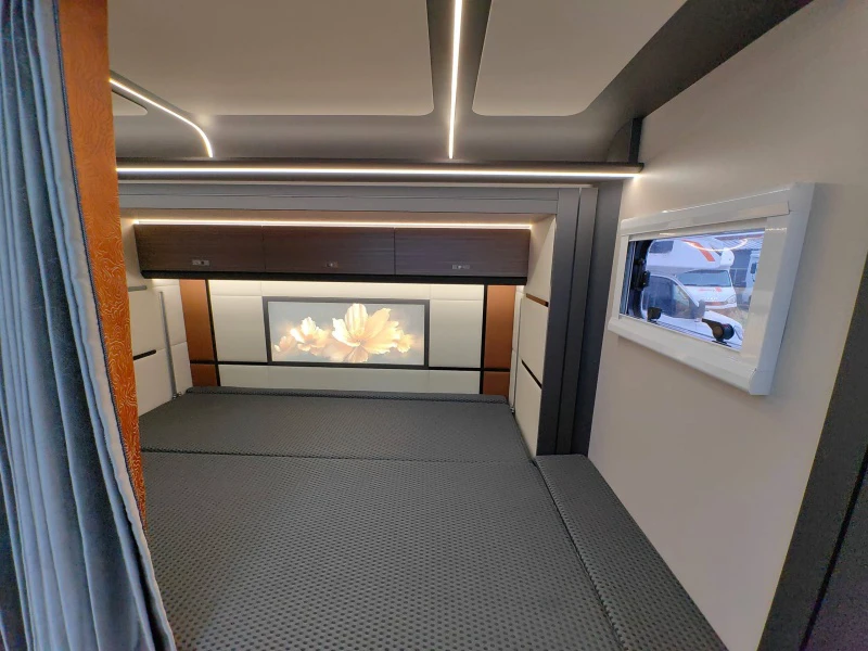 Iveco 4x2 Expandable Motorhome