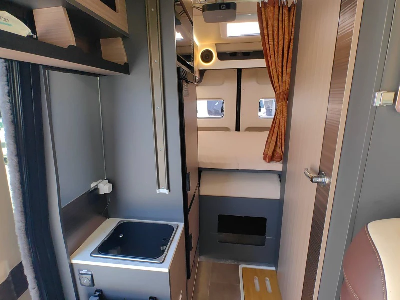 Ford 4x2 T8 Class B Motorhome